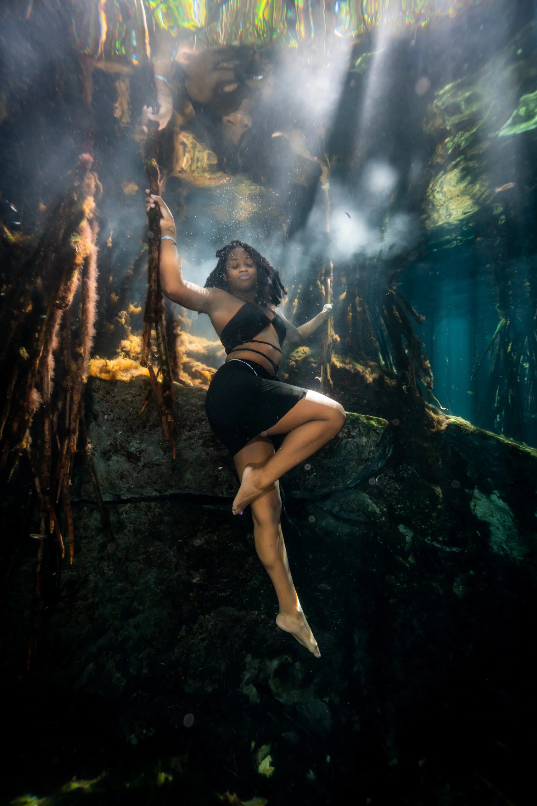 Capturing calm: underwater maternity moments in light and water Capturing calm: underwater maternity moments in light and water