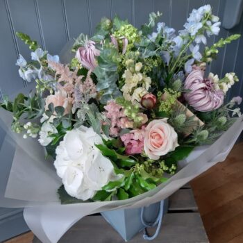 Beautiful flower arrangements for a country wedding that feel personal Beautiful flower arrangements for a country wedding that feel personal