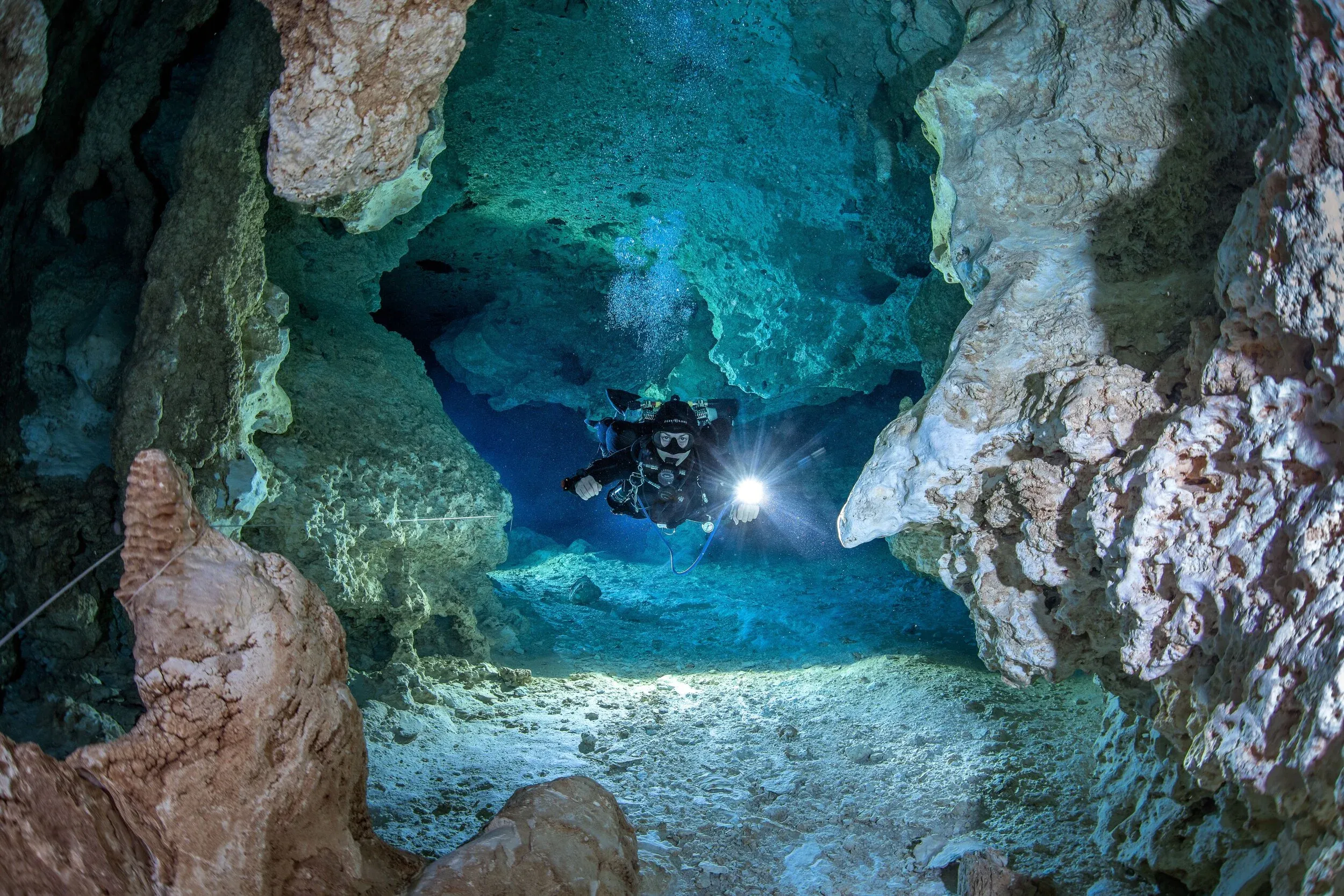 Exploring Subterranean Realms: A Beginner’s Guide for Safe Cave Adventures Exploring Subterranean Realms: A Beginner’s Guide for Safe Cave Adventures