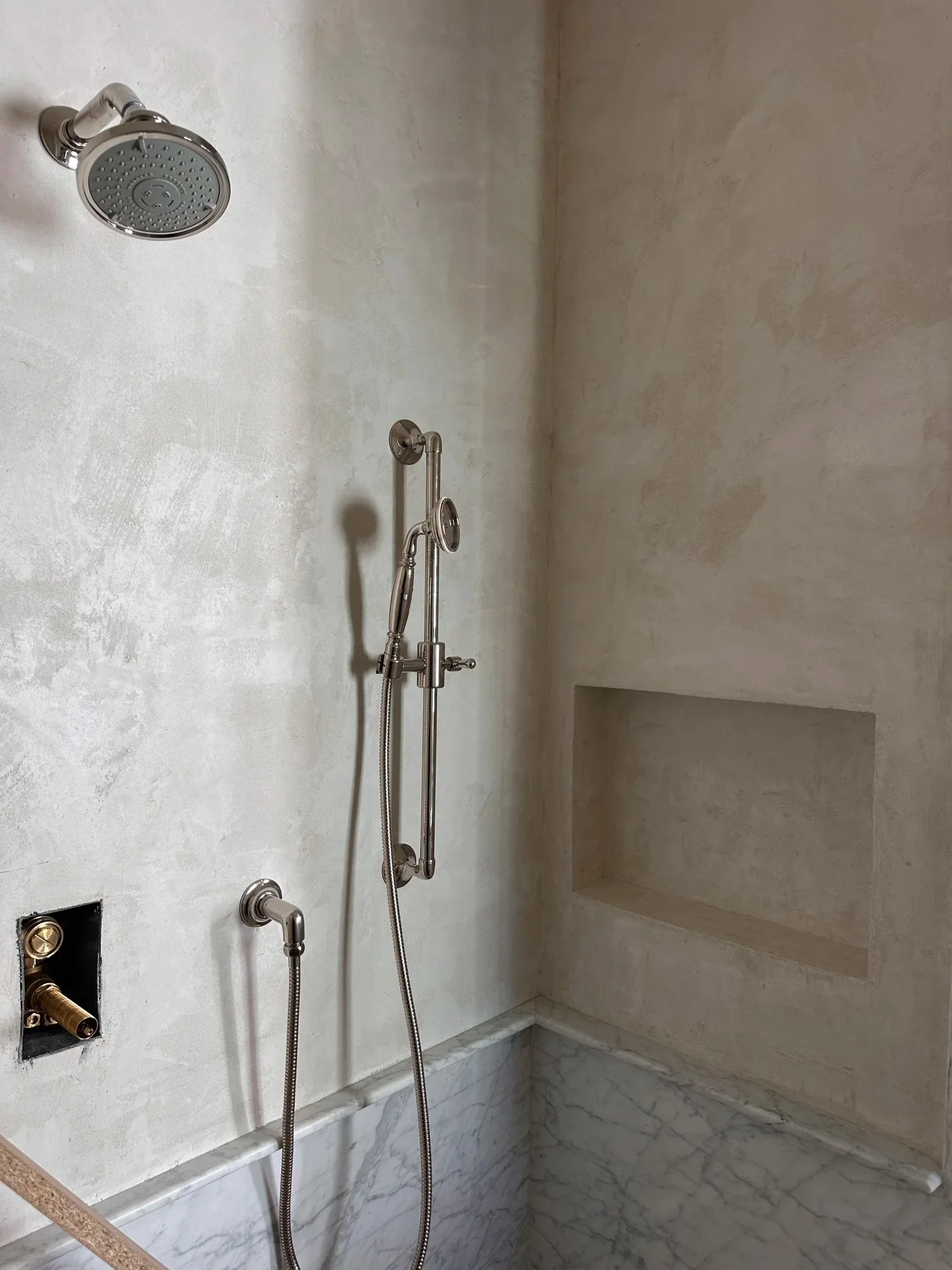 Tadelakt Bathroom Walls Los Angeles – Elegant Artisan Finishes for Modern Interiors Tadelakt Bathroom Walls Los Angeles – Elegant Artisan Finishes for Modern Interiors